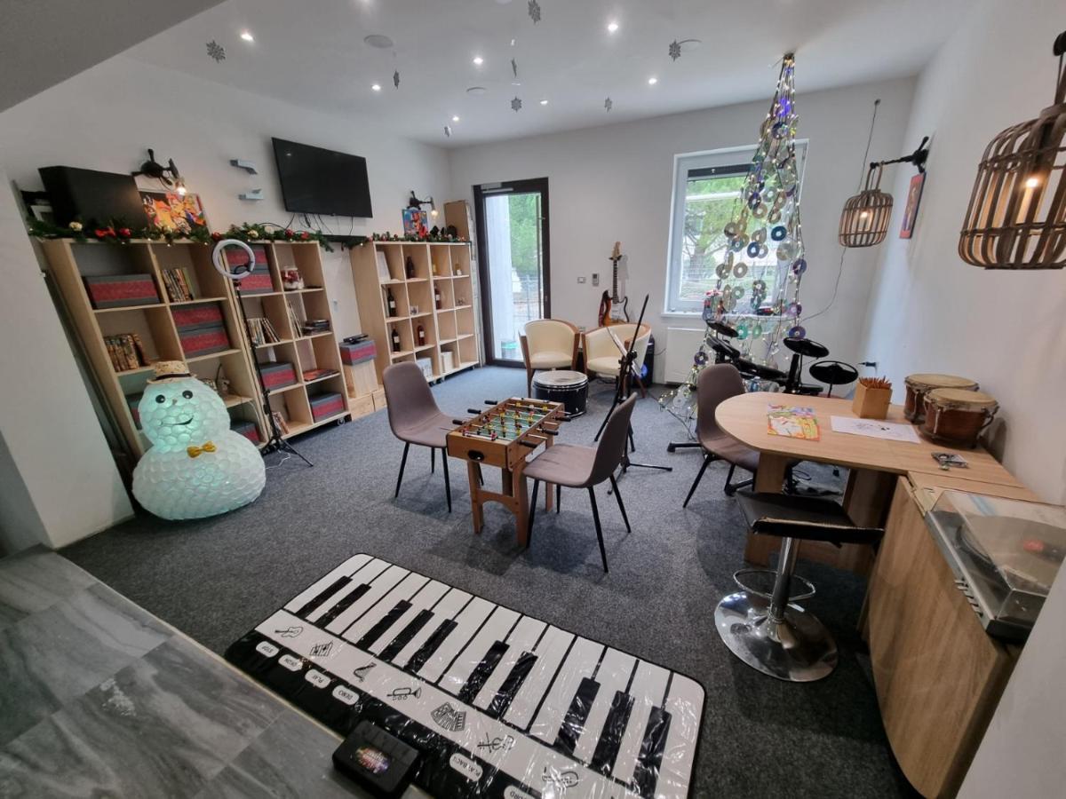 Artrock Aparthotel