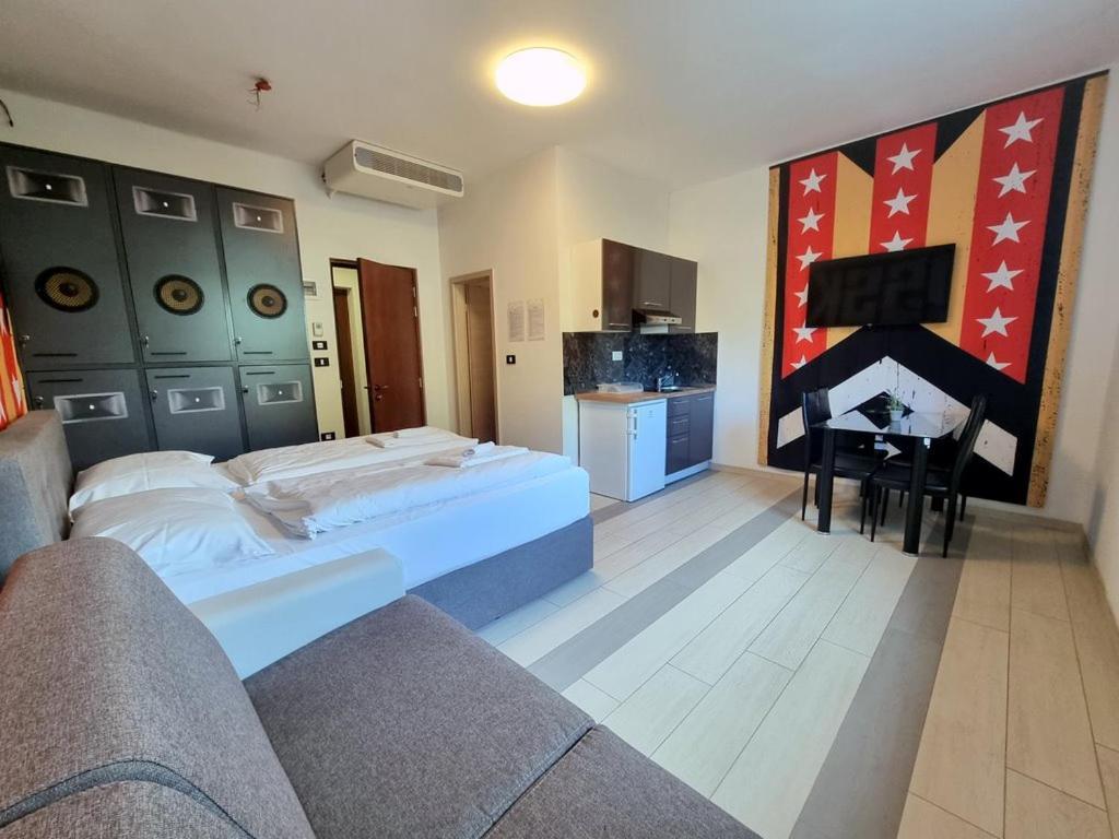 Artrock Apartahotel *